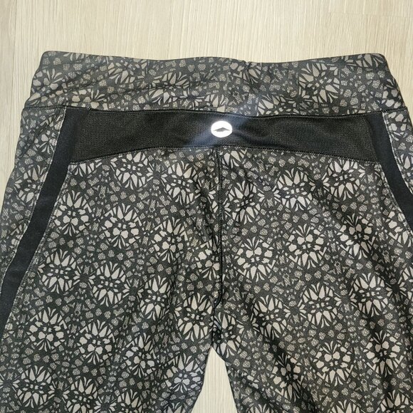 AVIA Activewear Black Patterned‎ Womens Capri Leggings With Reflective Accents - Picture 6 of 6